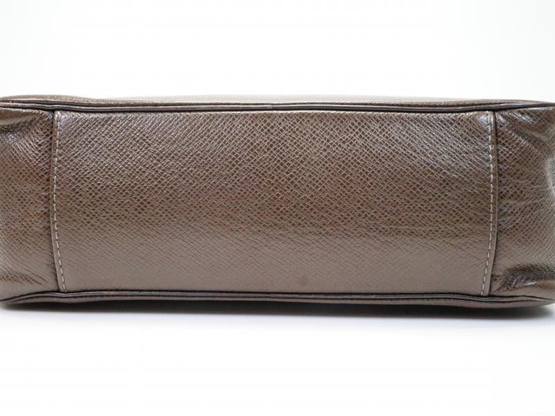 Authentic Pre-owned Louis Vuitton Taiga Grizzli Grizzly Trousse Toilette Gm Clutch Bag Pouch M30218