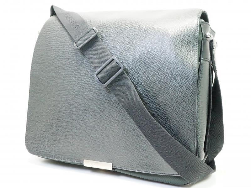 Louis Vuitton Black Taiga Leather Viktor Messenger Bag - Yoogi's Closet