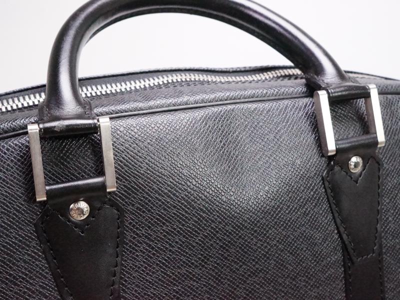 Authentic Pre-owned Louis Vuitton Taiga Leather Ardoise Black Helanga 1 Poche Travel M30102 212102