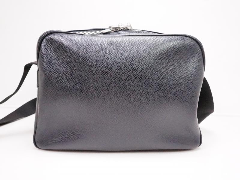 Authentic Pre-owned Louis Vuitton Taiga Ardoise Black Reporter Compartment Messenger M30152 132274