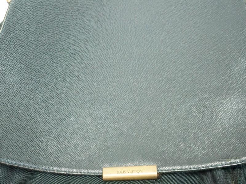 Authentic Pre-owned Louis Vuitton Taiga Epicea Green Viktor Messenger Crossbody Bag M30144 170250