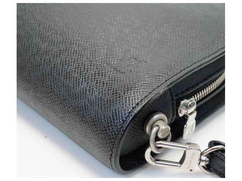 Authentic Pre-owned Louis Vuitton Taiga Black Ardoise Pochette Baikal Clutch Bag Purse M30182 181067