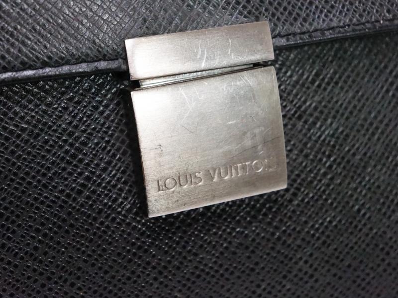 Authentic Pre-owned Louis Vuitton Taiga Ardoise Black Pochette Selenga Clutch Bag M30782 200187